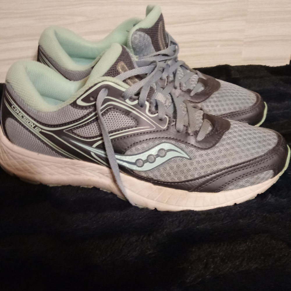 Saucony ladies Athletic Shoes sz 10